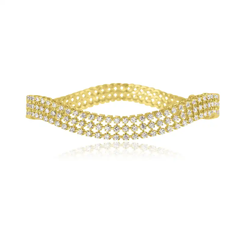 Uniquely shaped bangle in 18K Gold Diamonds